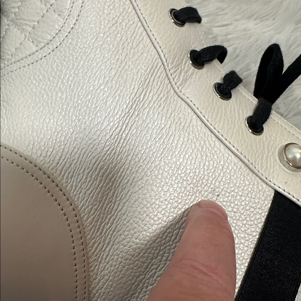 ❤️ AUTHENTIC! Chanel White Leather Lace Up Boots with Faux Pearl Detail - Picture 12 of 15